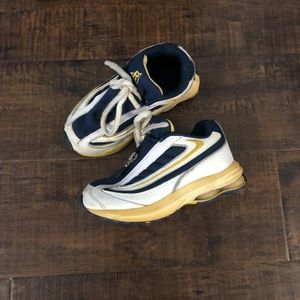 ✨VINTAGE✨ Kids Riddell Sneakers